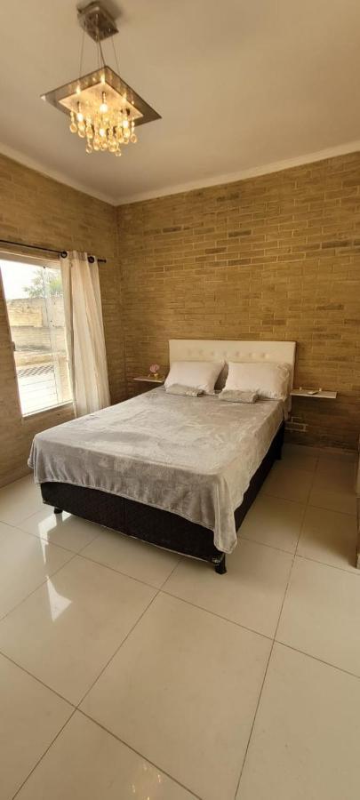 Sobrado 2 amplo e confortável em condomínio Corumbá Habitación foto
