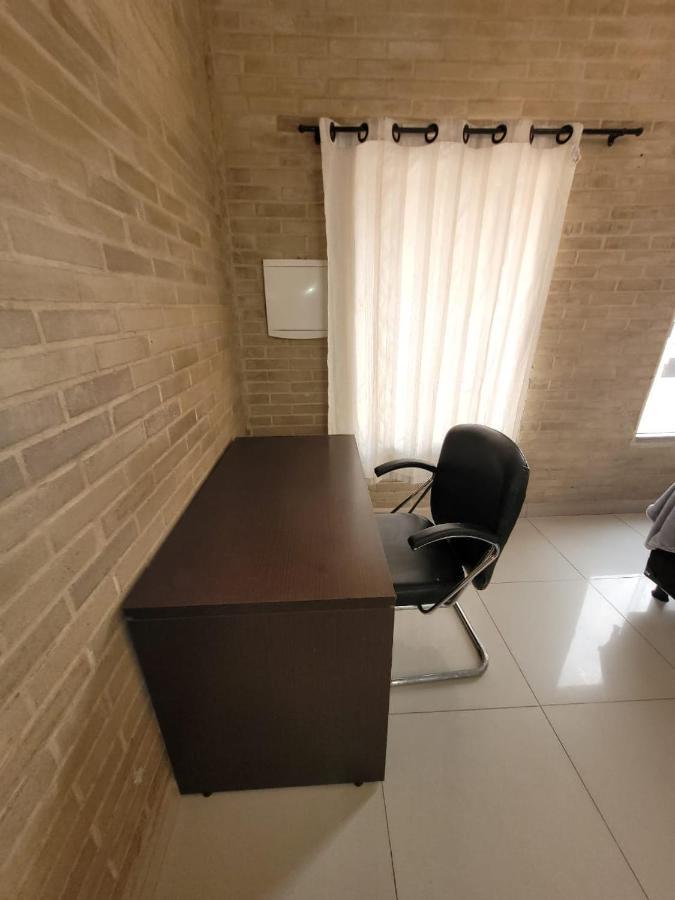 Sobrado 2 amplo e confortável em condomínio Corumbá Habitación foto