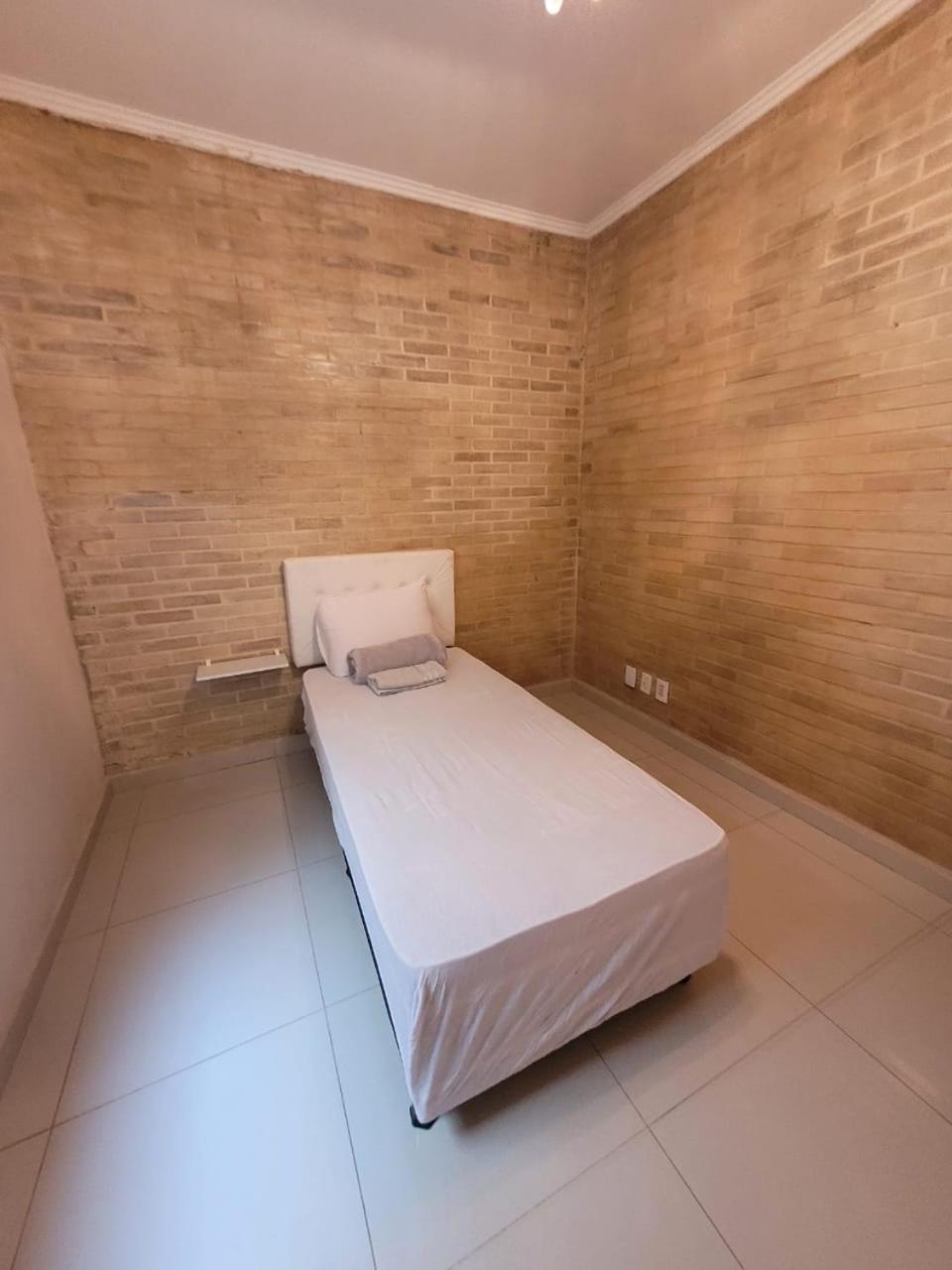 Sobrado 2 amplo e confortável em condomínio Corumbá Habitación foto